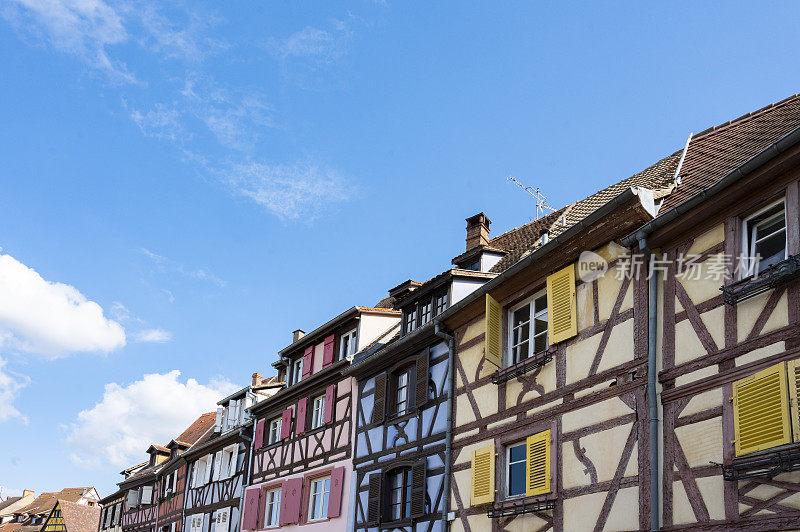 夏日里，法国阿尔萨斯的Colmar La Petite Venise街景